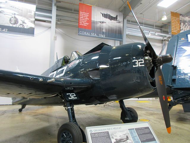 Grumman F6F-5 "HELLCAT"