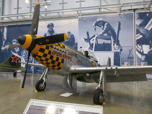 North American P-51D "MUSTANG"