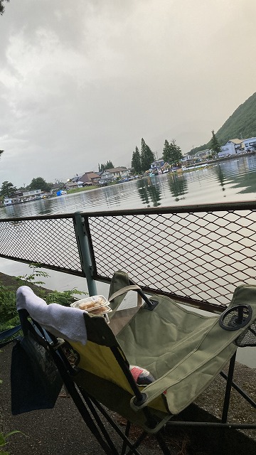 湖を望むアウトドアチェア