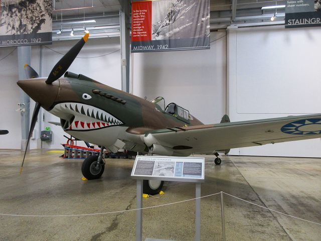 Curtiss P-40C "TOMAHAWK"